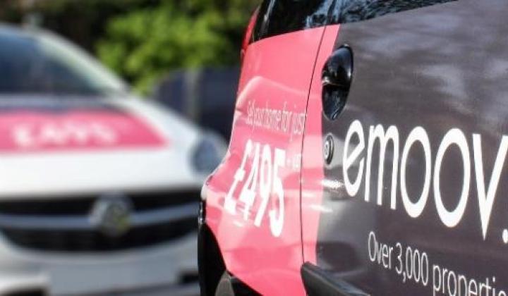 emoov.co.uk logo on a car