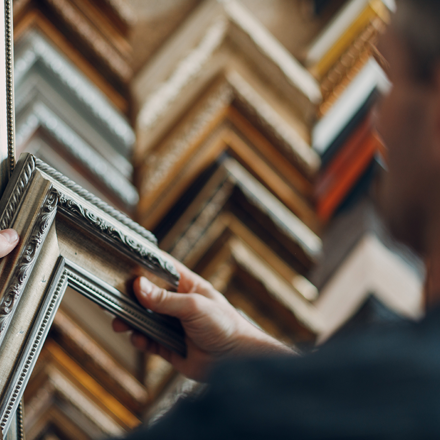 A workshop for picture frames