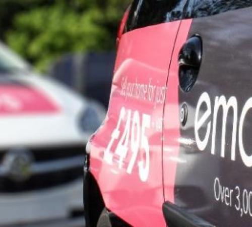 emoov.co.uk logo on a car