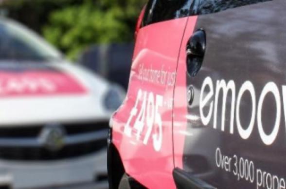 emoov.co.uk logo on a car